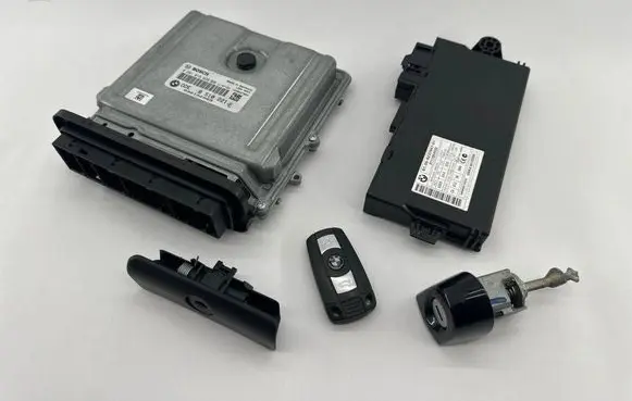 BMW 3 E90 E91 Engine ECU kit and lock set 8510221 030132903 0281016838