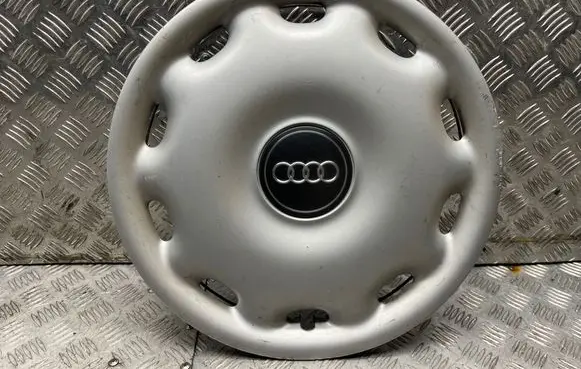 Audi A8 S8 D2 4D R16 wheel hub/cap/trim 4D0601147