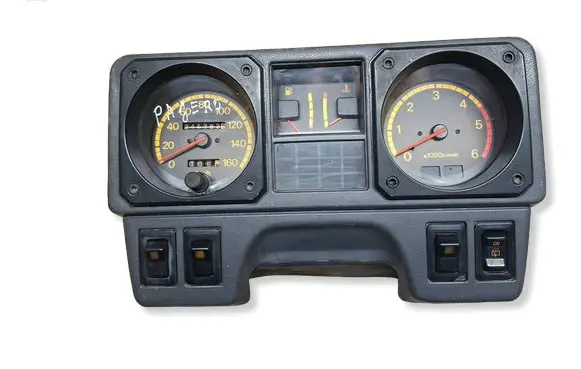 Mitsubishi Pajero Speedometer (instrument cluster) MB716924 69326400