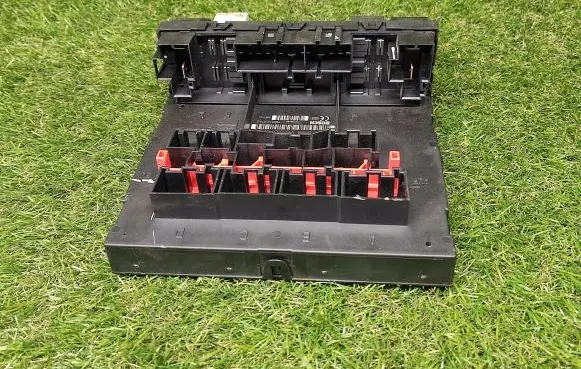 Volkswagen PASSAT CC Power management control unit 3C8937049E