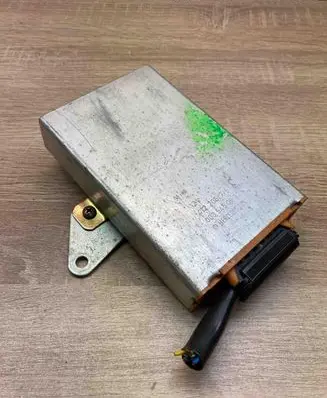 Mercedes-Benz E W124 Cruise control unit/module 0035450932 4122057 WITHPLUG