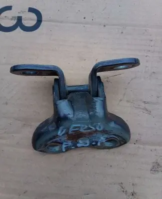 Toyota Verso Front door lower hinge 