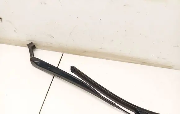 Lexus RX 300 Front wiper blade arm 