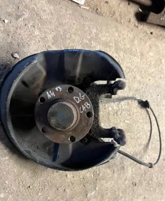 Rear wheel hub spindle/knuckle