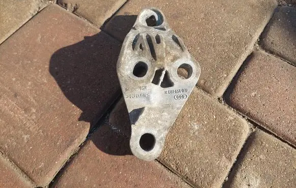 Audi A8 S8 D3 4E Engine mounting bracket 4E0199603N