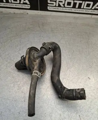 Mercedes-Benz C W203 Engine coolant pipe/hose 2038300396