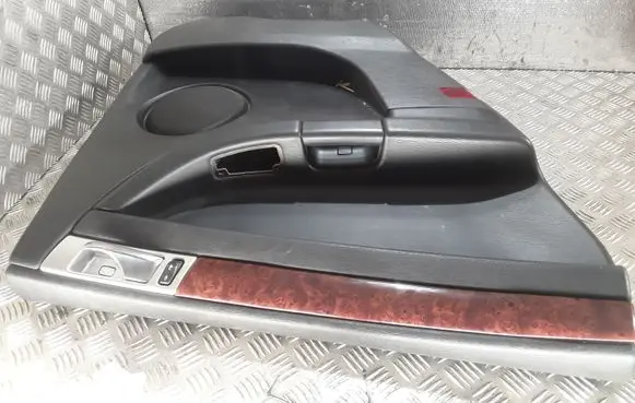 Chrysler Pacifica Front door card panel trim