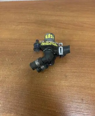 Mercedes-Benz E W210 Coolant heater control valve 0018307784 E824