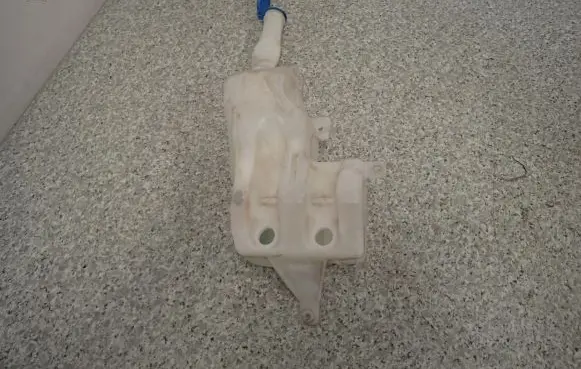 Suzuki SX4 Windshield washer fluid reservoir/tank