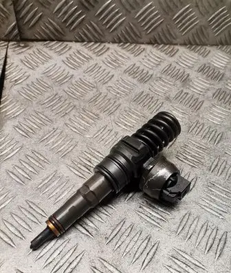 Skoda Roomster (5J) Fuel injector 038130073BP