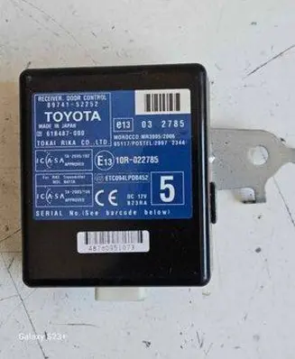 Toyota Avensis T250 Door control unit/module 89741-52252 618B487-000 10R-022785