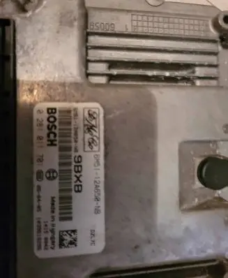 Ford Focus Engine control unit/module 6M5112A650NB 0281011701