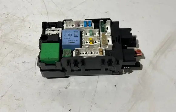Peugeot 508 Fuse module 9665492680