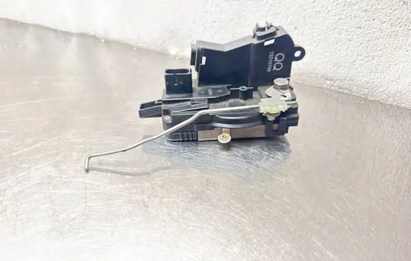 Opel Signum Front door lock 13210769