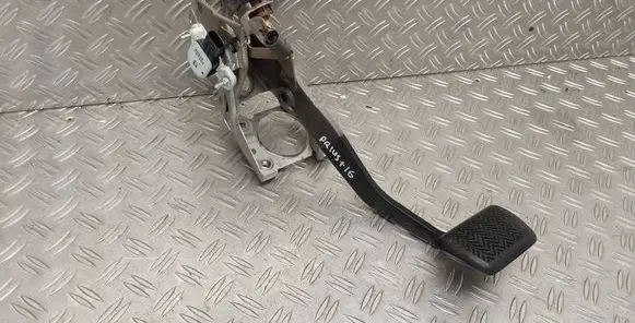 Toyota Prius+ (ZVW40) Brake pedal 8951047050