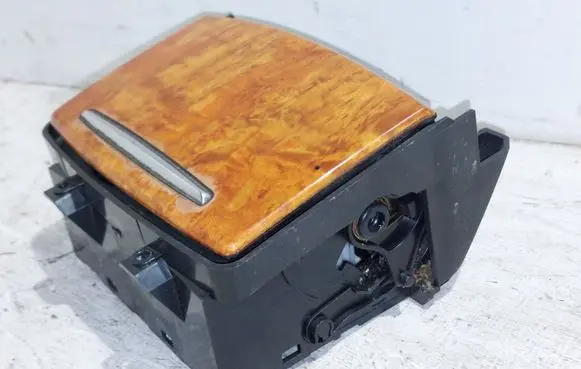 Ashtray (front)