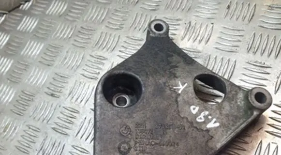 BMW 1 F20 F21 Engine mounting bracket 138074 6788611