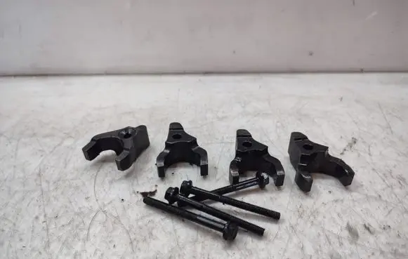 Mitsubishi L200 Fuel Injector clamp holder 