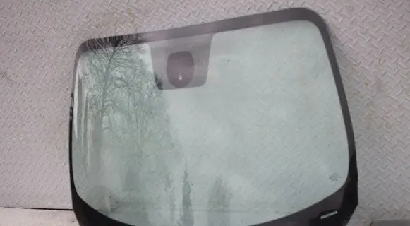 Nissan Juke I F15 Front windscreen/windshield window 