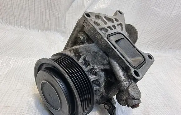 Opel Astra K Water pump 55496778