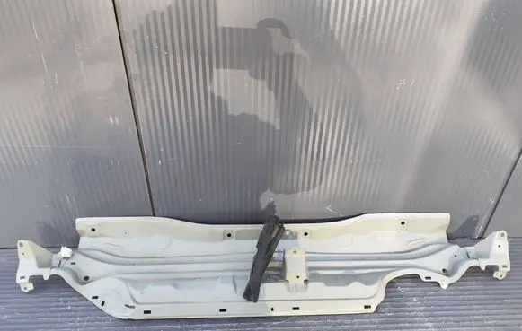 Toyota Yaris XP210 Wiper trim YARISIVPODSZYBIE