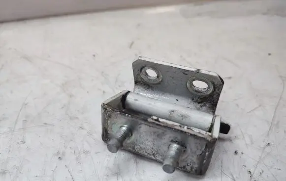 Nissan Qashqai+2 Tailgate/trunk/boot hinge