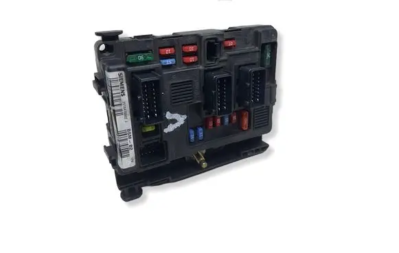 Peugeot 206 Fuse module 9650618580KASACJ 9650618580