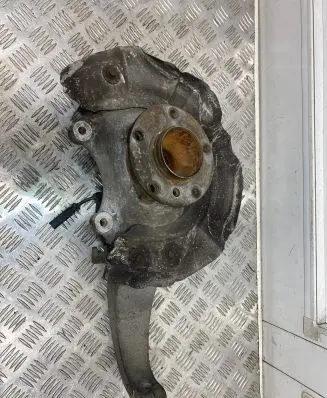 BMW 5 F10 F11 Front wheel hub