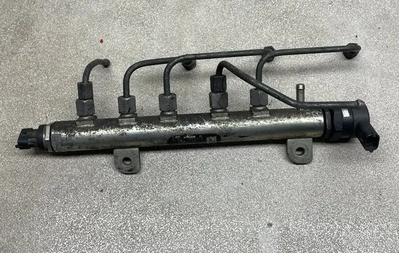 Opel Zafira B Fuel main line pipe 55200266