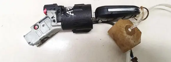 Peugeot 208 Ignition lock 9663123380