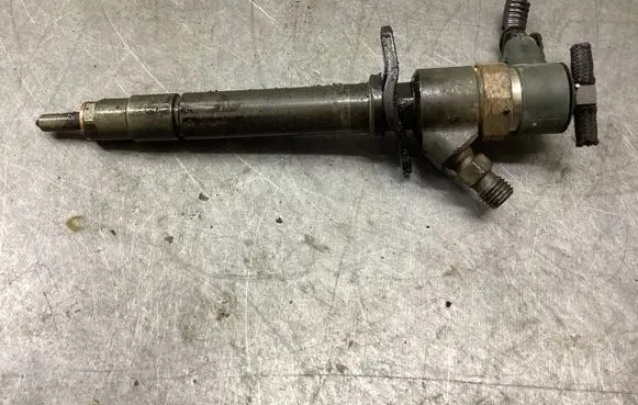 Volvo XC90 Fuel injector 31303259