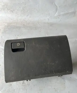 Glove box