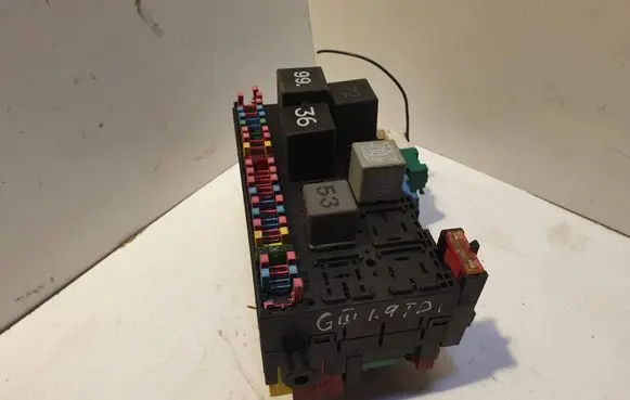 Volkswagen Golf III Fuse box set 357937039