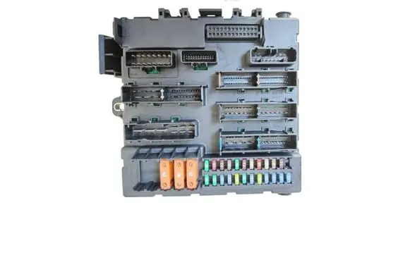 Opel Vectra C Fuse module 13205775