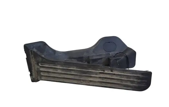 Accelerator throttle pedal