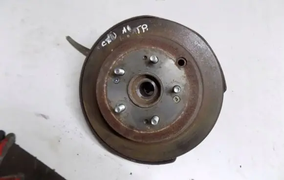 Honda CR-V Rear wheel hub spindle/knuckle NH684P