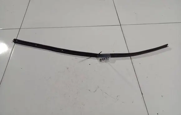 Mazda 5 Rubber seal front coupe door 