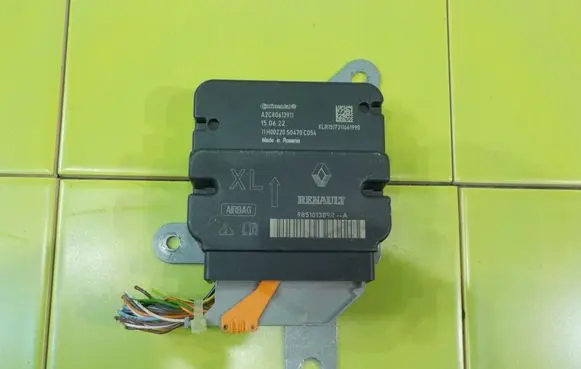 Renault Clio IV Airbag control unit/module A2C80613911