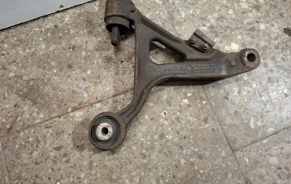 Volvo V70 Front lower control arm/wishbone 30760815