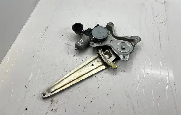 Toyota RAV 4 (XA30) Rear door window regulator motor 