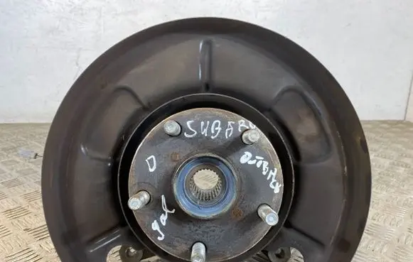 Rear wheel hub