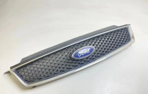 Ford Focus C-MAX Front grill 3M51R8200C 3M51R8200A