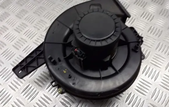 Volkswagen Polo Front door blower motor 6Q1820015G