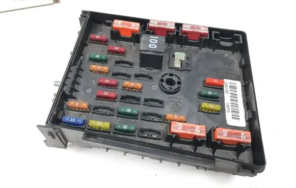 Volkswagen PASSAT B7 Fuse module 3C0937125A