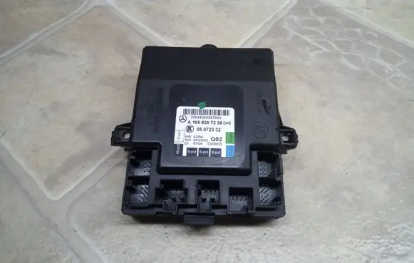 Mercedes-Benz B W245 Door control unit/module A1698207226