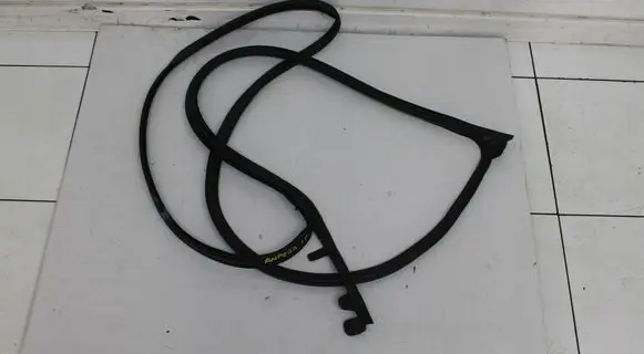 Opel Adam Front door rubber seal 
