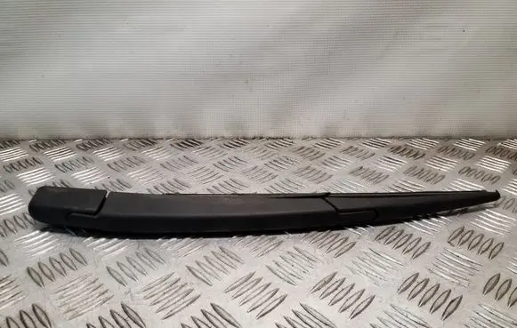 Nissan Juke I F15 Rear wiper blade arm 