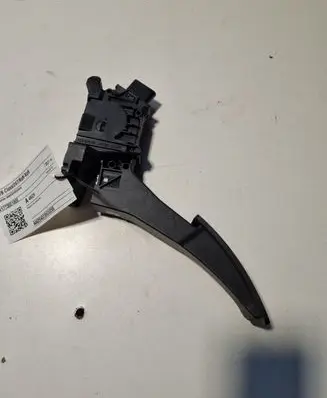 Mercedes-Benz B W247 Accelerator throttle pedal A1773001800