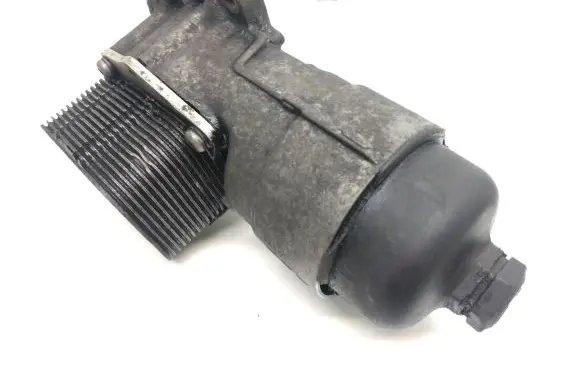 Volvo C30 Oil filter mounting bracket