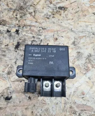 Mercedes-Benz E W211 Charging relay A0025423819 V23132A2001X14